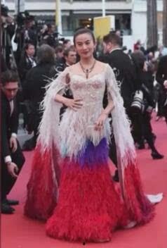 明星网红走红毯素材视频,明星网红走红毯瞬间，华丽转身引关注