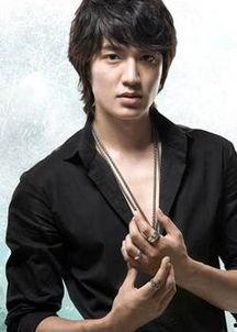 大眼男明星网红是谁,揭秘网络红人大眼男明星的星光之路