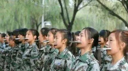 今日吃瓜军训视频播放下载